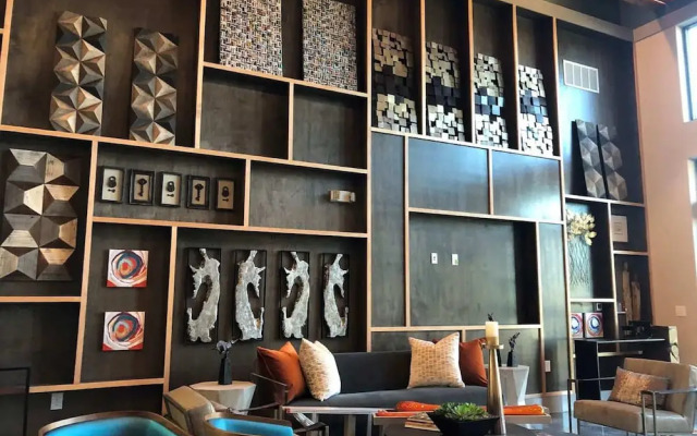 Downtown River Apartments by Barsala