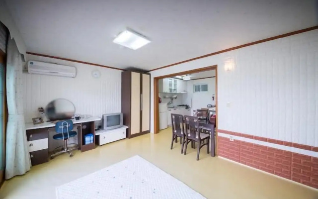Seogwipo Jejuhae-anhyuyang Pension