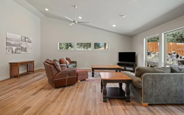 Manzanita 3 Bedroom Home by RedAwning