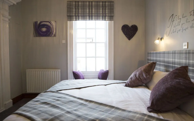 Crown and Cushion Appleby