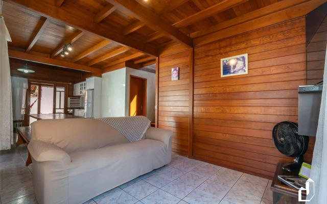 Casa Com 03 Dormitórios
