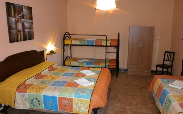 Airport Pisa Rooms - Self Economy