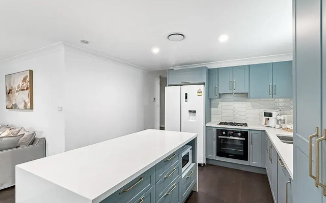 Spacious 3-bedroom Home With Private Pool & BBQ