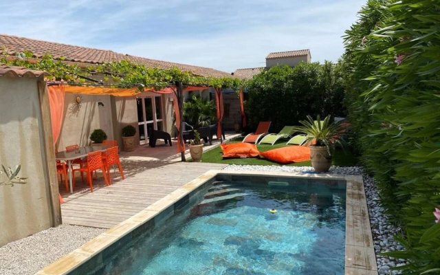 Sun-kissed Villa in Lirac