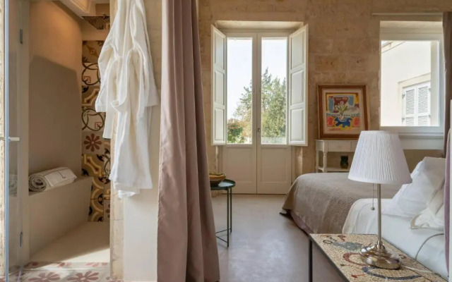 Lu Leccio, Principal Suite With View 5