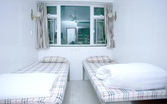 Pay-Less Guest House - Hostel