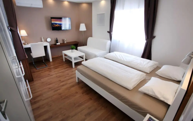 Premium Studio Szervita Square