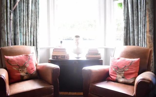 Spacious Home Located in Ladbroke Grove