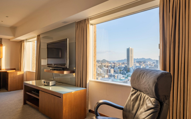 Отель ANA Crowne Plaza Hiroshima, an IHG Hotel