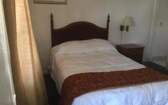 Frontier Motel
