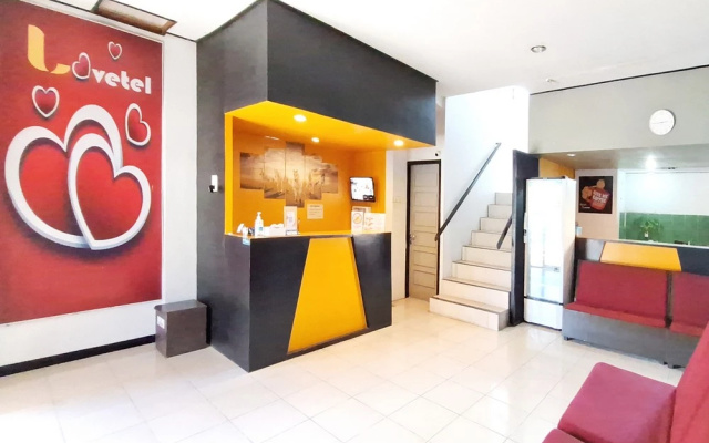Urbanview lovetel Near Jalan Sudirman