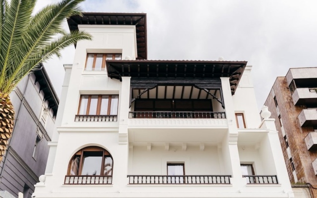 Отель Royal Suite Santander вид на фасад