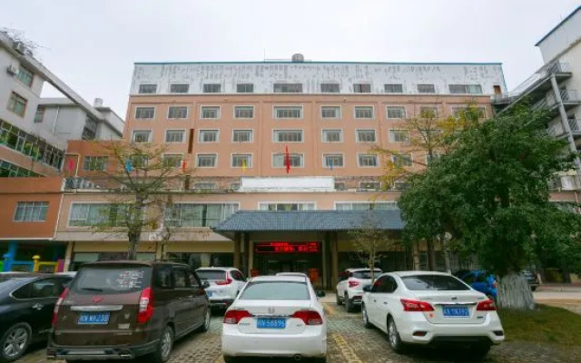 Qinzhou Lingshan Zhengjiu Hotel