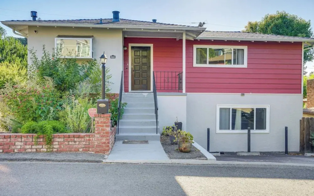 Charming Oakland Home w Fireplace & Deck