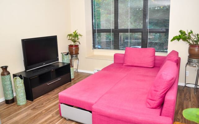 Отель Amazing stay at exquisite 1BR apartment Канада, Ванкувер - отзывы, цены и фото номеров - забронировать отель Amazing stay at exquisite 1BR apartment онлайн комната для гостей