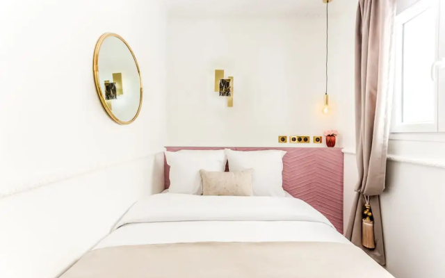 Luxury 4 Bedroom 3 Bathroom Louvre - AC