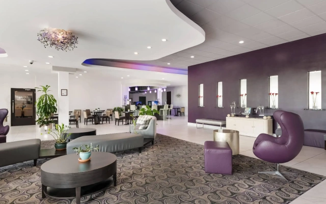 Clarion Inn & Suites Across From Universal Orlando Resort