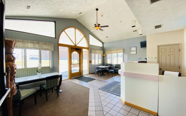 Fleetwood Inn & Suites