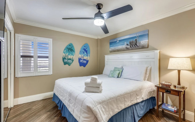 Inlet Reef 303 2 Bedroom Condo by RedAwning