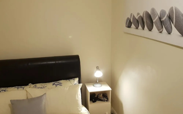 Classic Apartment in Leeds Near Roundhay Park
