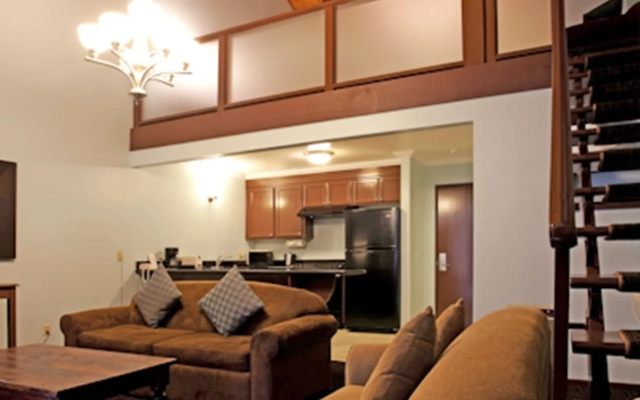 The Mammoth Creek Inn