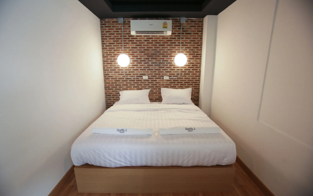 Give Me 5 Hostel
