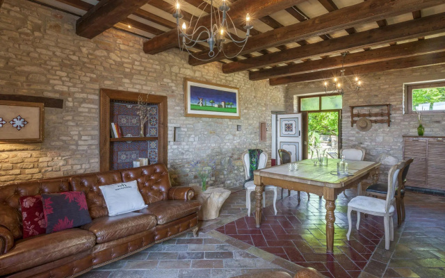 Mansion in Vallefoglia With Pool and Panorama