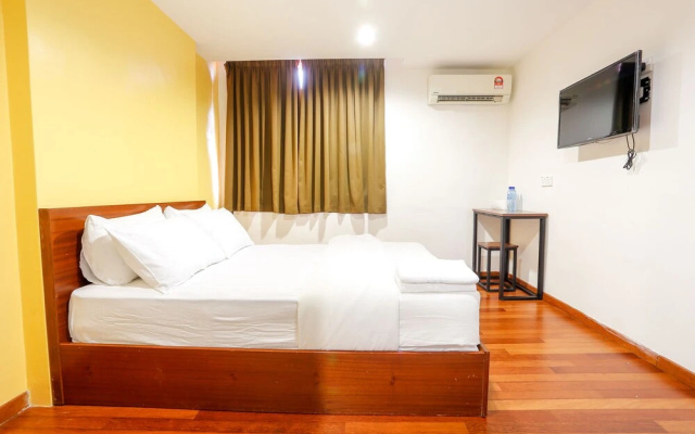 OYO 772 Lux Hotel