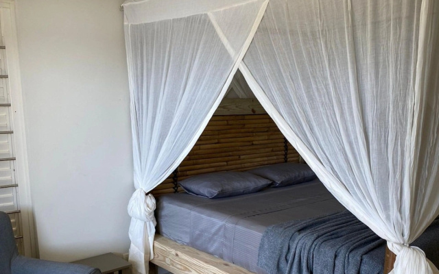 Romantic Waterfront Villa for 6