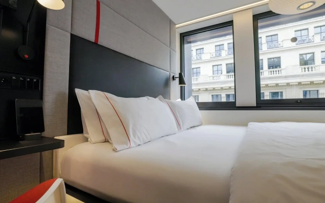 Отель citizenM Paris Champs-Élysées