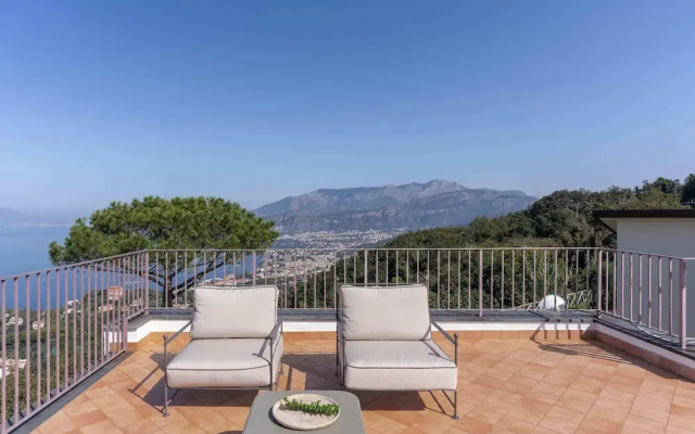 Giulia 3 Villa Apartment Shared Pool Sea Views