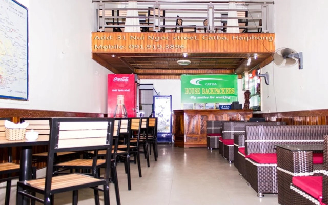 Catba House Backpackers - Hostel