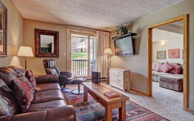 Amazing Ski in-out Condo With Mountain Views - FP114 by RedAwning