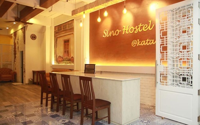 Sino Hostel Kata вид на фасад