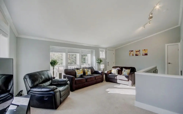 Ski Hill 3 Bedroom Home by Redawning