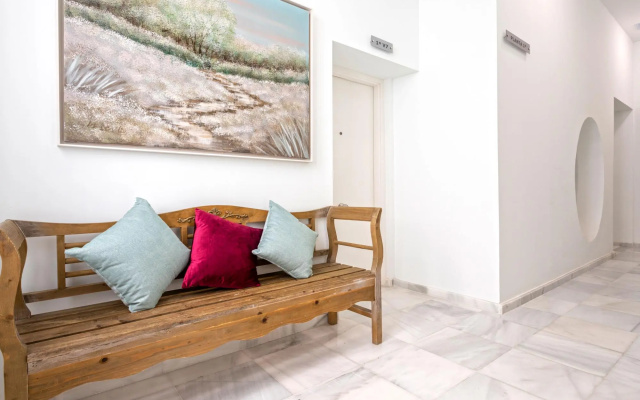 Modern apartment located close from the city center. Recaredo V