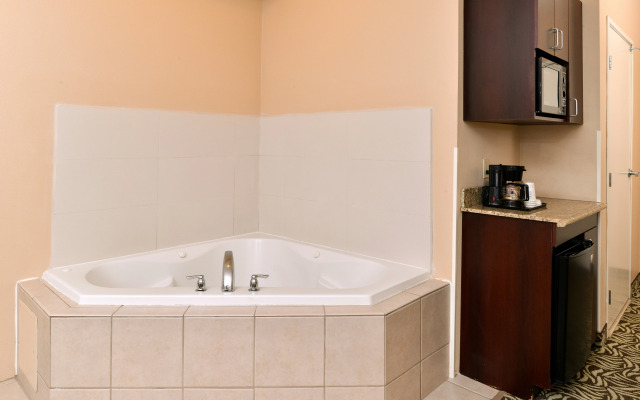 Holiday Inn Express Hotel & Suites River Park by IHG