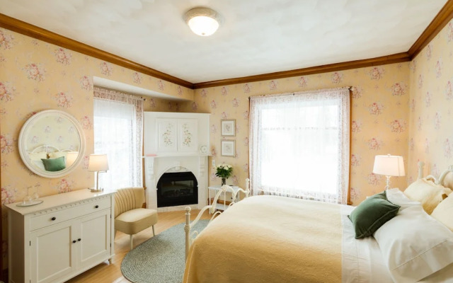 Honeybee Inn Bed & Breakfast