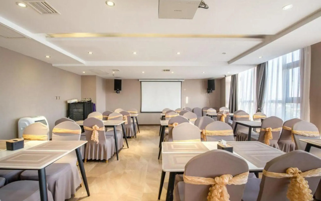 Mengducheng Holiday Hotel
