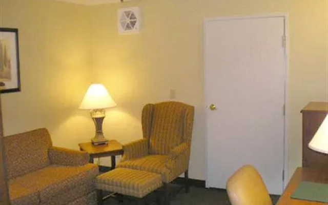 Country Inn & Suites Charleston