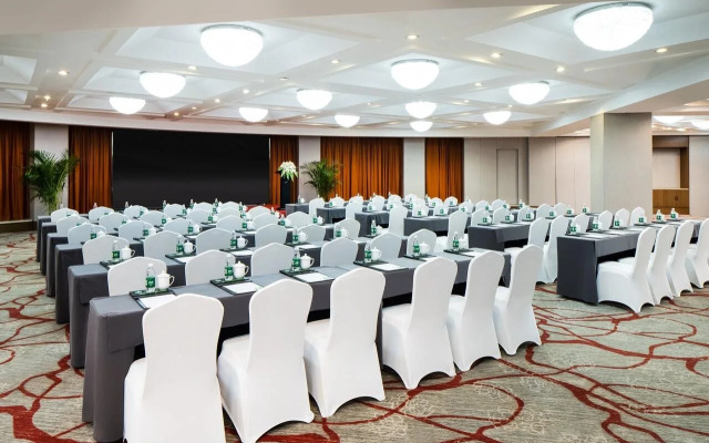 Holiday Inn Chongqing Guanyinqiao by IHG