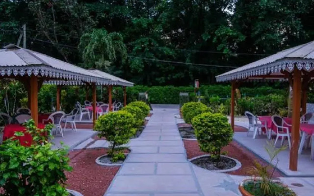 Zerof Guest House & Self Catering Apartments