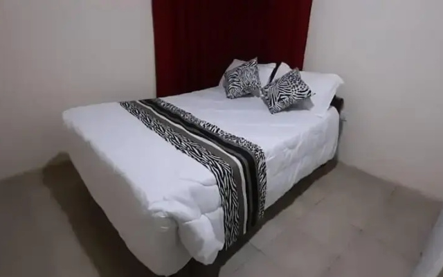 3 Bed House - Sleeps 6 - Garden - Parking - Wifi
