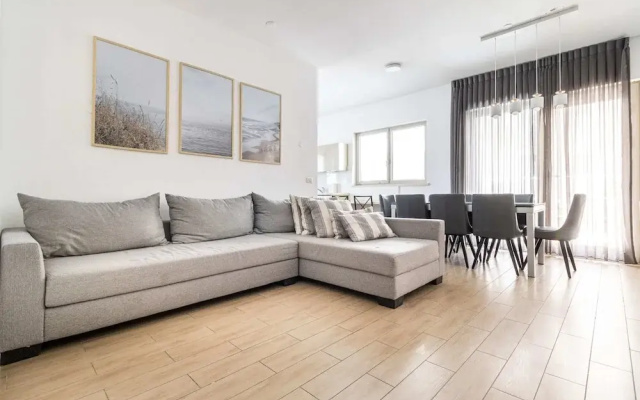 Jaffa- Beautiful 3 Bedroom Apartment Best Location