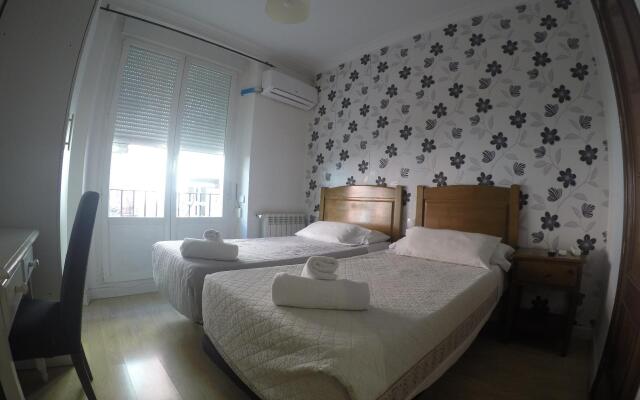 Отель Hostal La Estrella Испания, Мадрид - 1 отзыв об отеле, цены и фото номеров - забронировать отель Hostal La Estrella онлайн комната для гостей