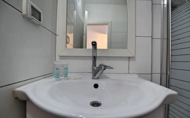Arendalzrail Apartments -Rothschild St.8
