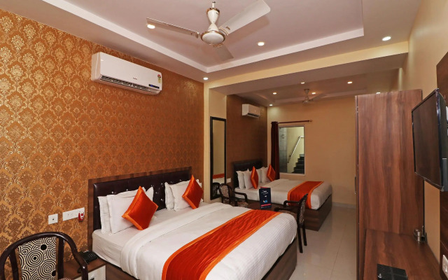 Collection O 13233 Grand Inn