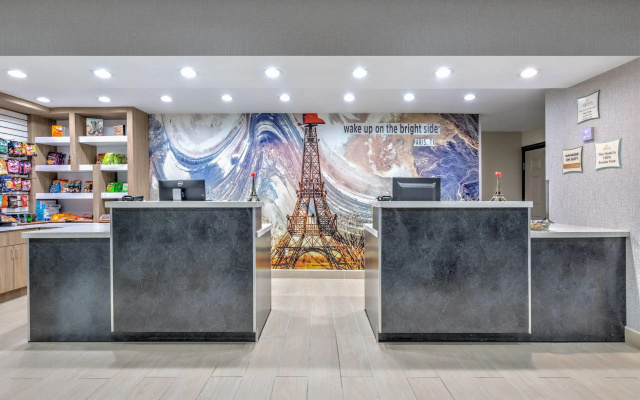 La Quinta Inn & Suites by Wyndham Paris