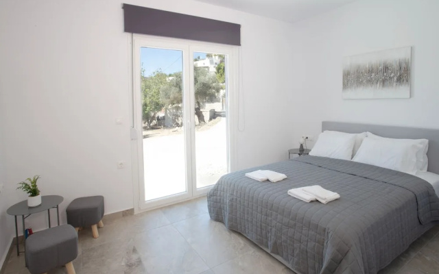 3-bed Villa in Palaioloutra With Private Pool