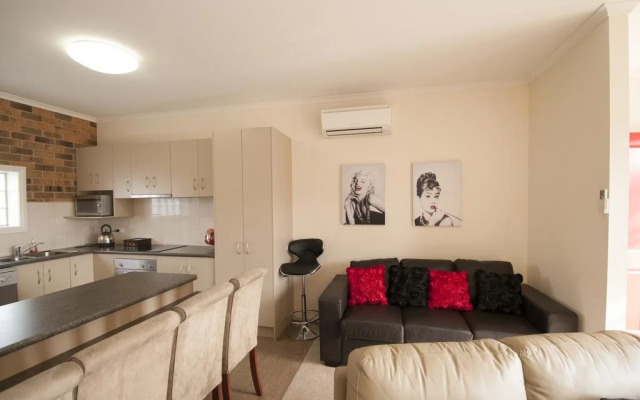 Yarra Glen Racecourse Apartments